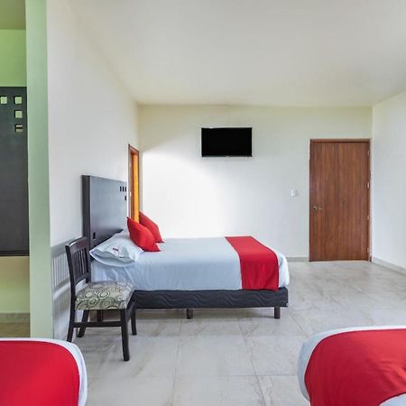 Oyo Hotel Emperadores Inn, Атлиско Екстериор снимка