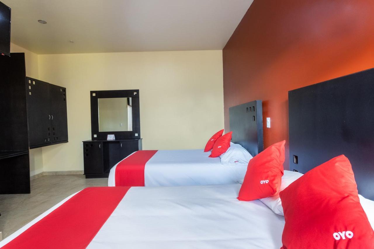Oyo Hotel Emperadores Inn, Атлиско Екстериор снимка