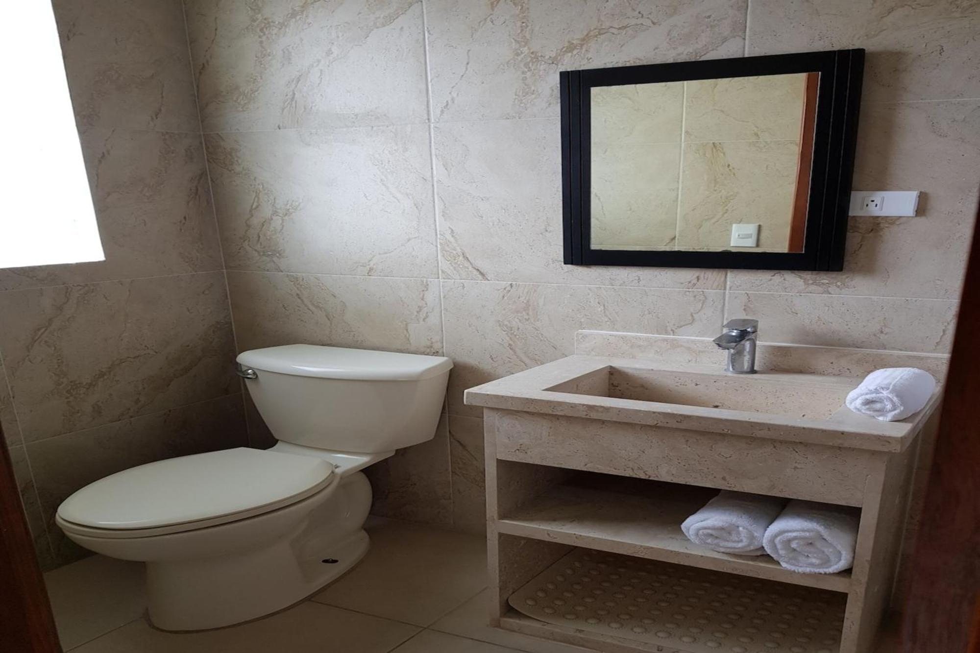 Oyo Hotel Emperadores Inn, Атлиско Екстериор снимка