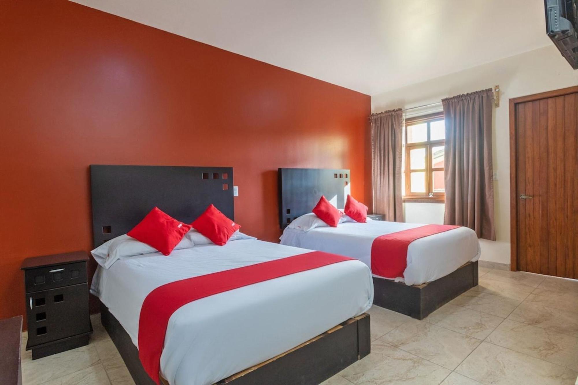 Oyo Hotel Emperadores Inn, Атлиско Екстериор снимка