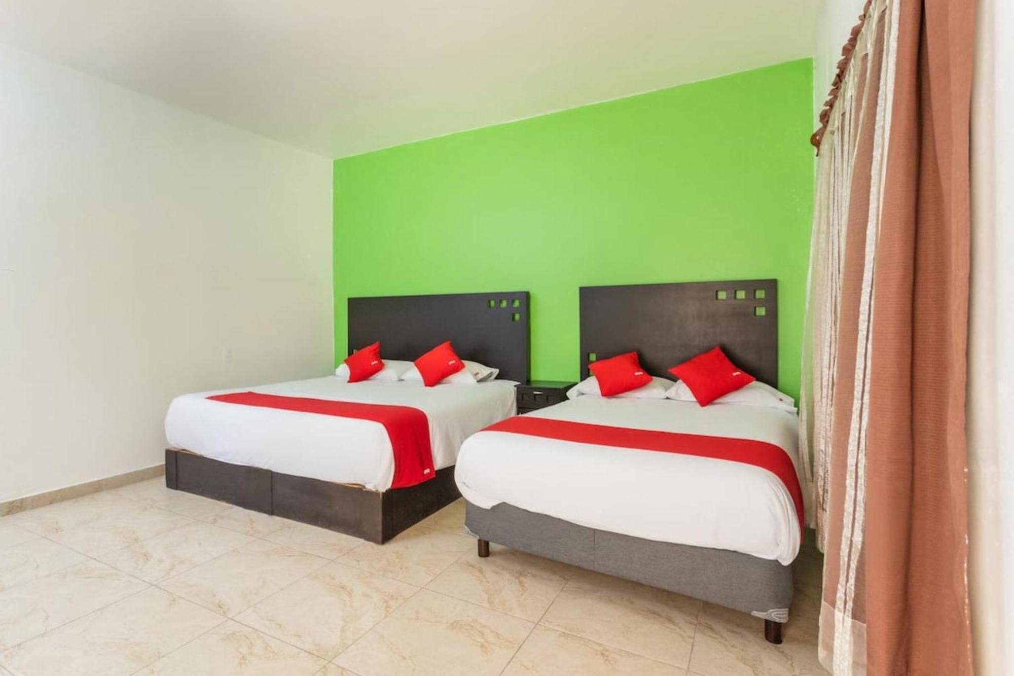 Oyo Hotel Emperadores Inn, Атлиско Екстериор снимка