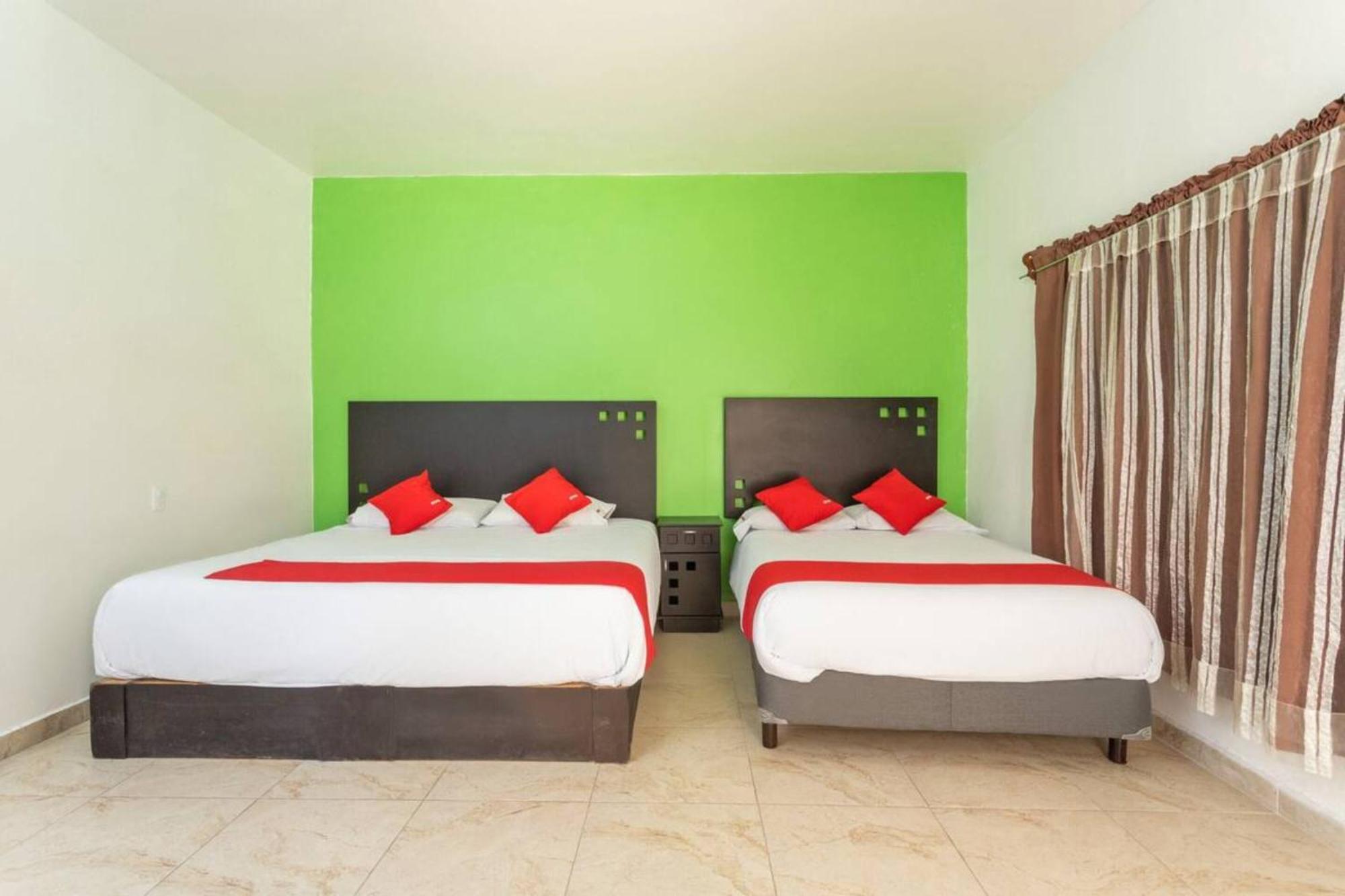Oyo Hotel Emperadores Inn, Атлиско Екстериор снимка
