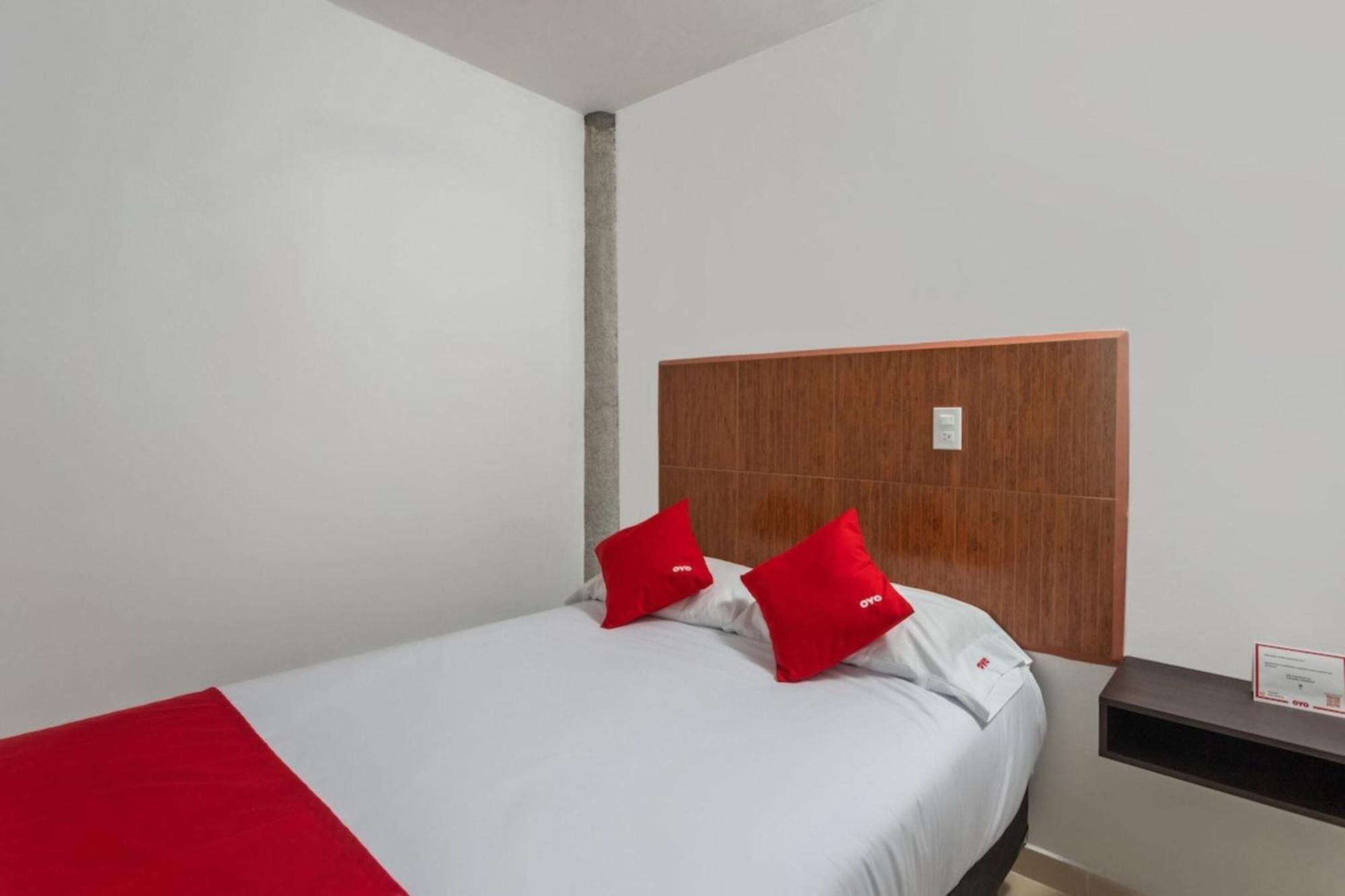 Oyo Hotel Emperadores Inn, Атлиско Екстериор снимка