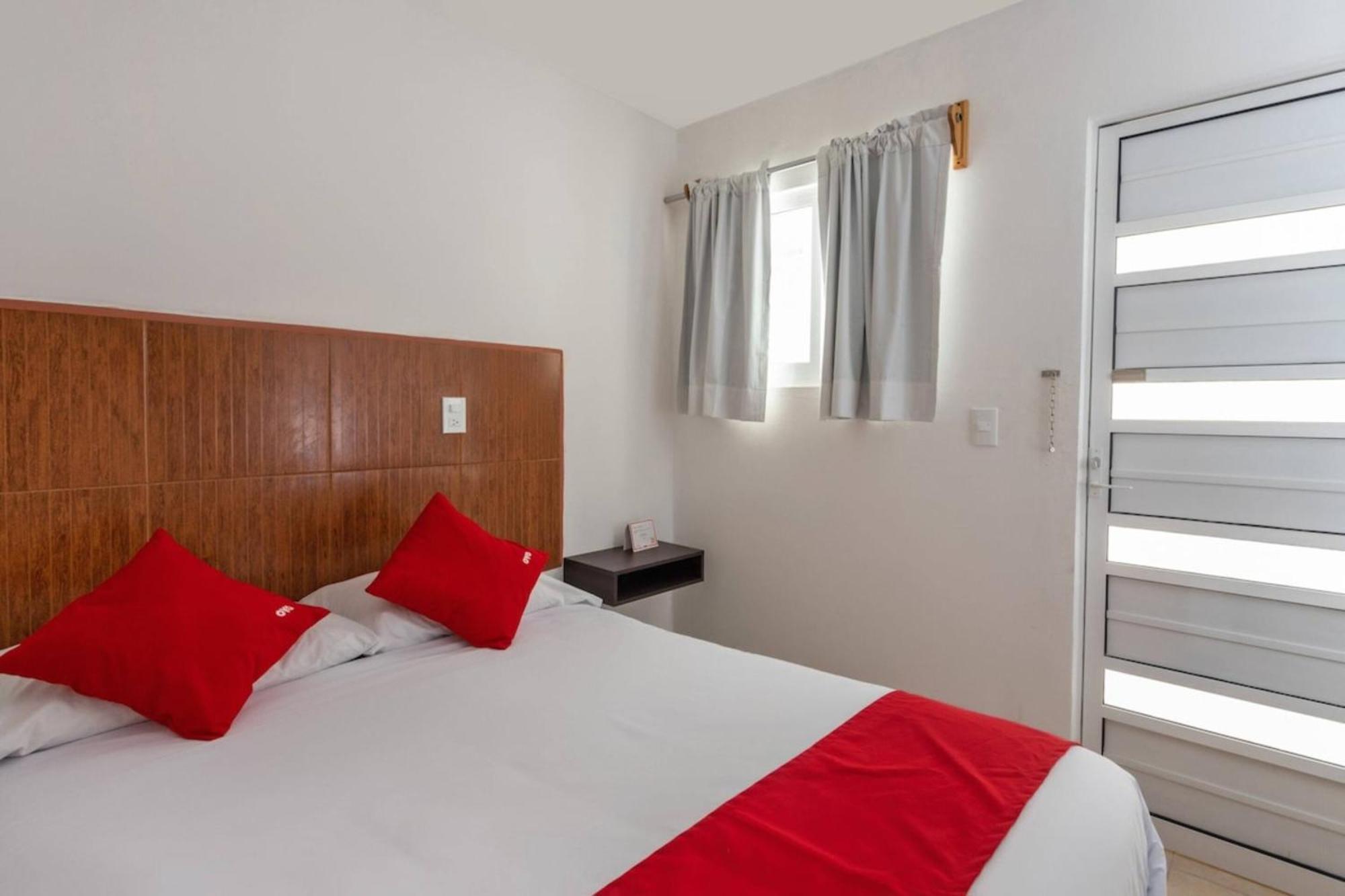 Oyo Hotel Emperadores Inn, Атлиско Екстериор снимка