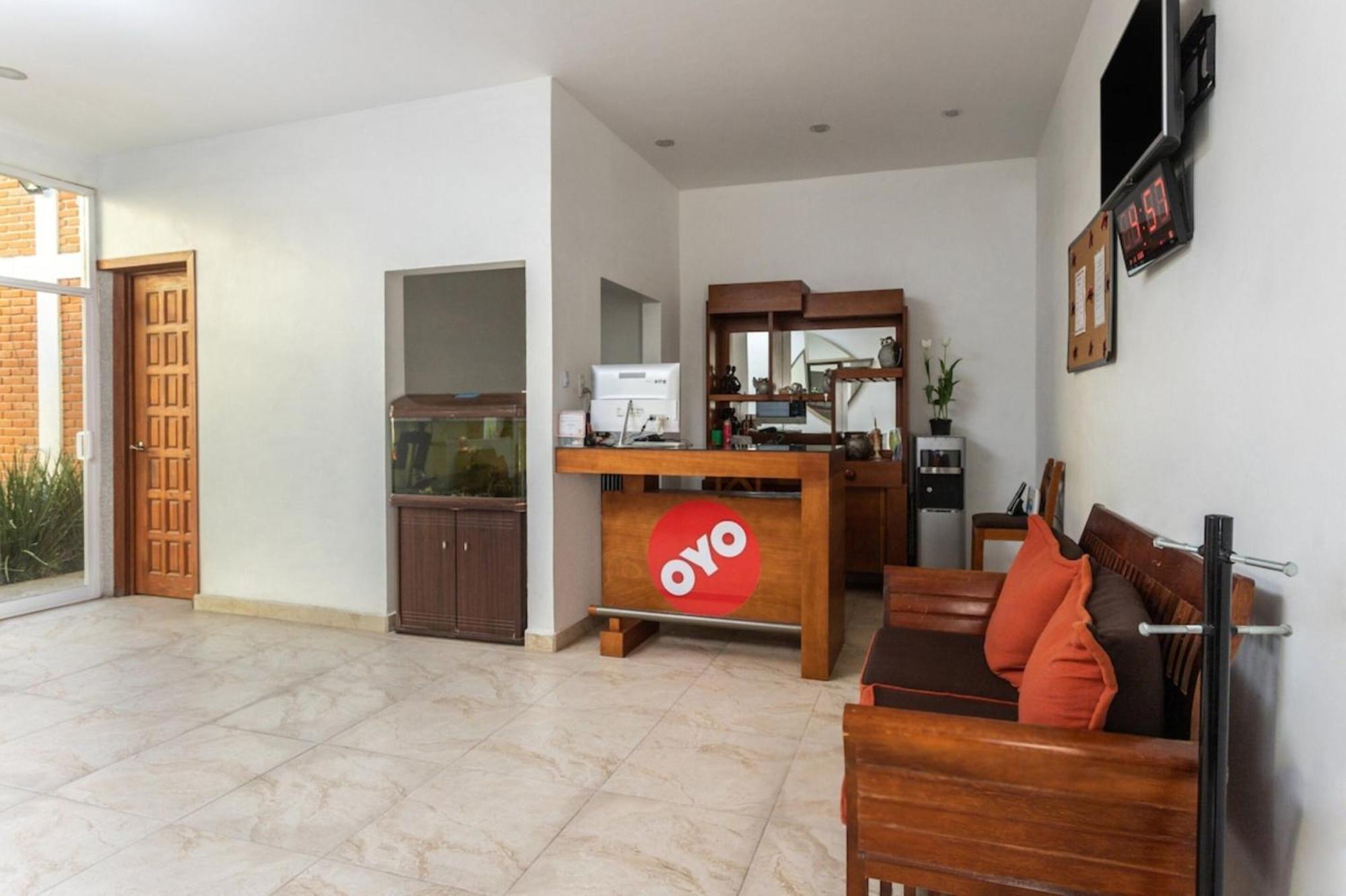 Oyo Hotel Emperadores Inn, Атлиско Екстериор снимка